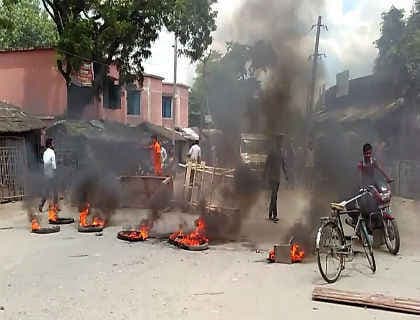 Bihar : आपत्तिजनक वीडियो वायरल मामला : छपरा में धारा 144 लागू, तनाव कायम, इंटरनेट सेवा बंद Bihar : आपत्तिजनक वीडियो वायरल मामला : छपरा में धारा 144 लागू, तनाव कायम, इंटरनेट सेवा बंद