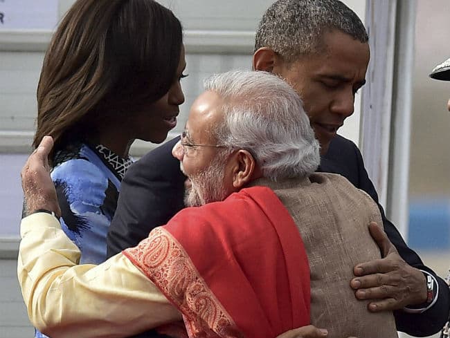 हैदराबाद हाउस पहुंचे ओबामा, PM मोदी के साथ उच्चस्तरीय बातचीत जारी हैदराबाद हाउस पहुंचे ओबामा, PM मोदी के साथ उच्चस्तरीय बातचीत जारी