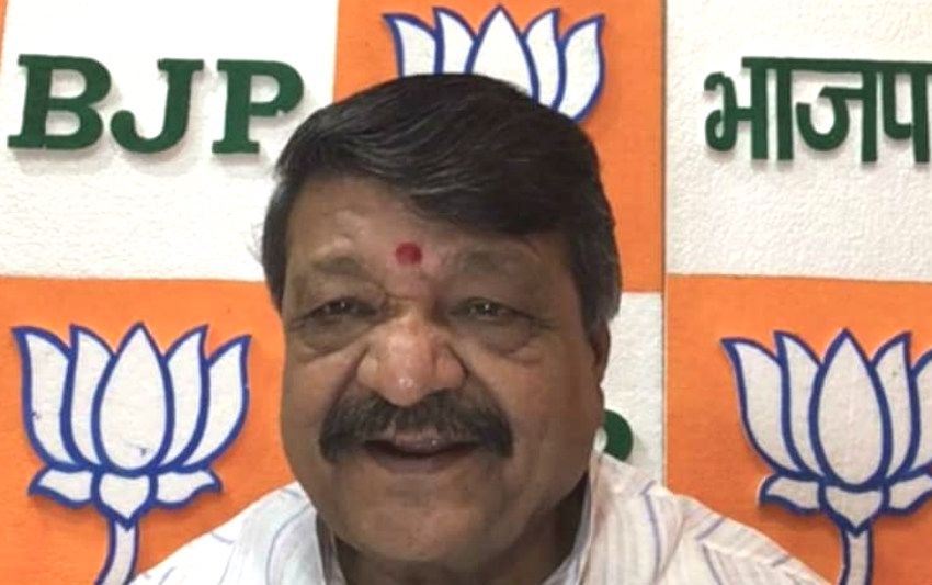 बंगाल में शराब दुकानों पर लंबी लाइन, बोले विजयवर्गीय : ममता को केवल रेवन्यू की चिंता, जनता की परवाह नहीं