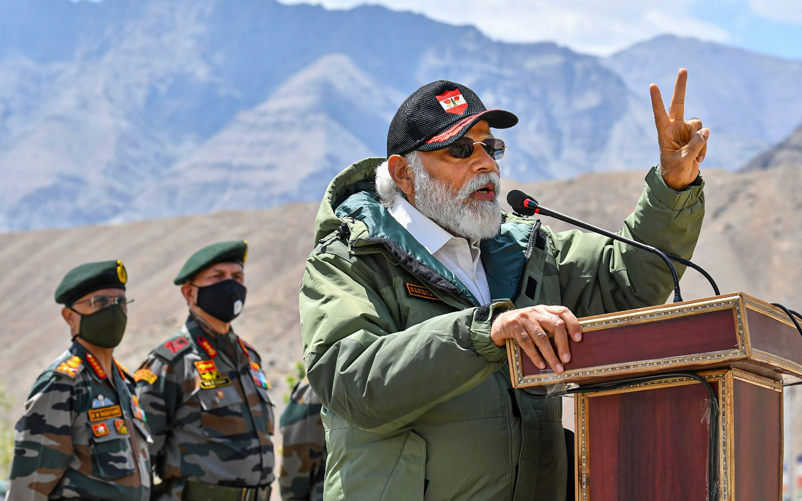 PM पर कांग्रेस का कटाक्ष : हाफ पैंट का फुल पैंट होना भी ‘विस्तारवाद’, सोशल मीडिया पर ट्रोल हो रहा ये ट्वीट