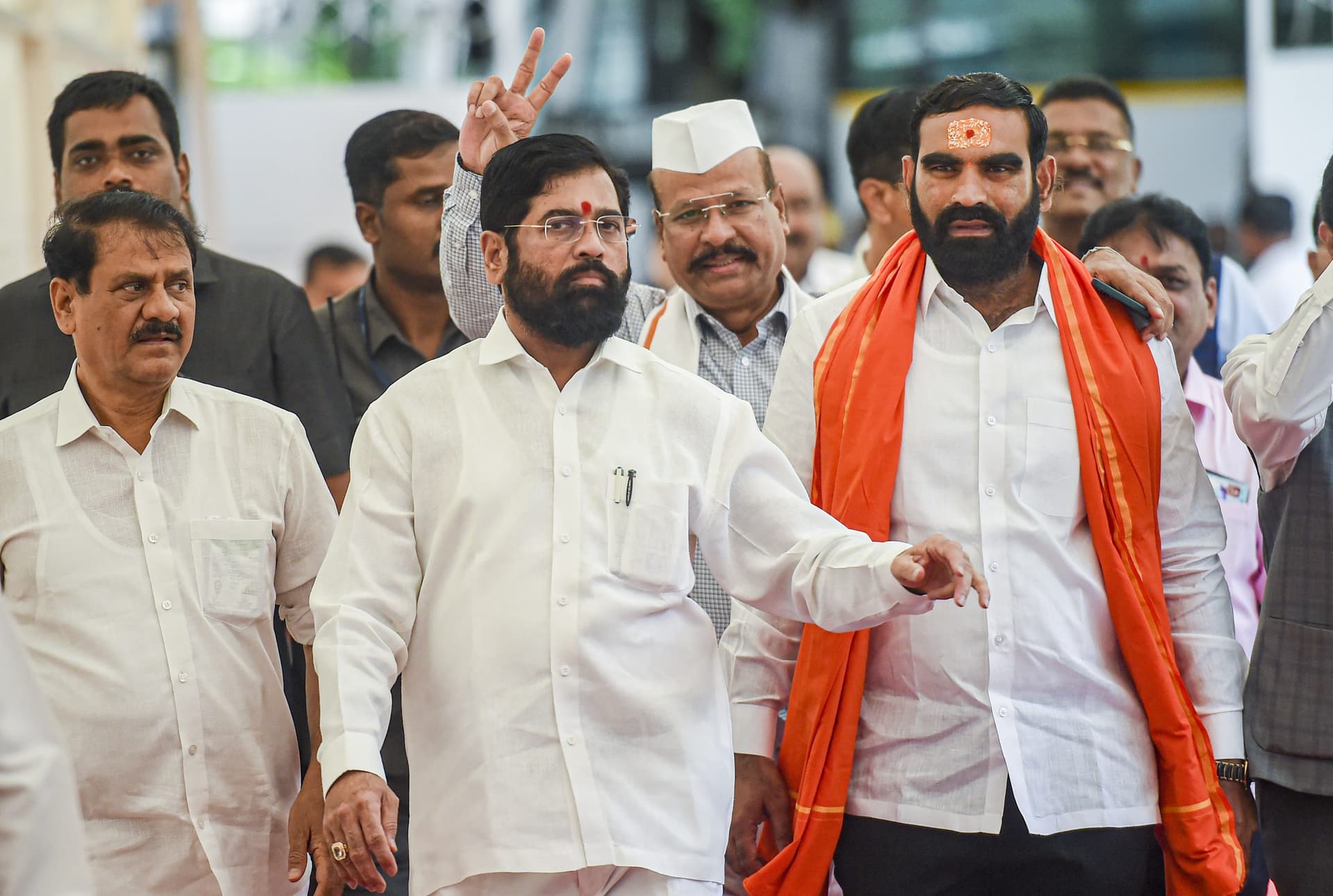 महाराष्ट्र: उद्धव ठाकरे को एकनाथ शिंदे ने दिया एक और झटका, हर कार्यकर्ता का फोन रिसीव करते हैं सीएम