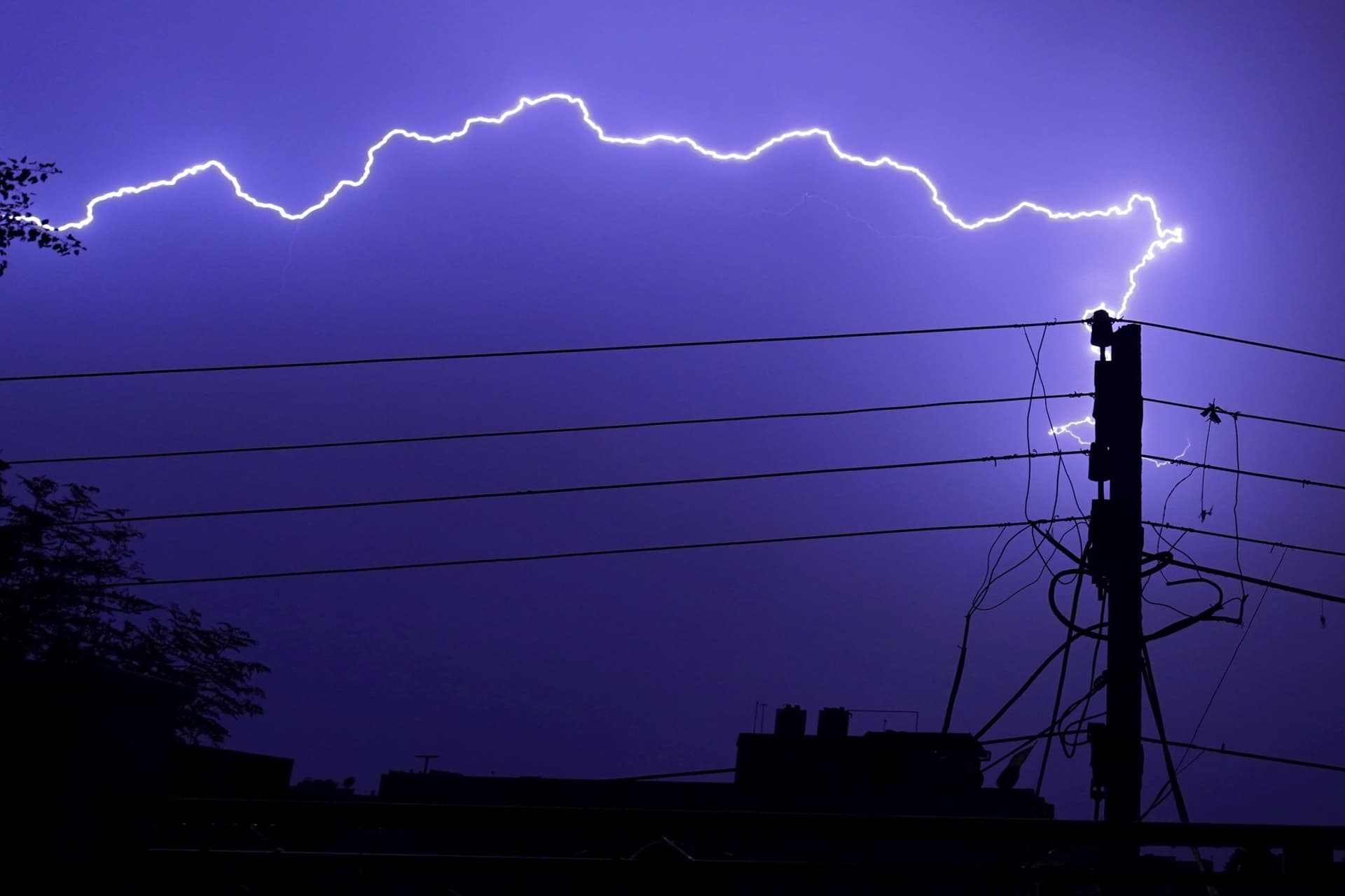 Weather Forecast : पश्चिम बंगाल में बिजली गिरने से 20 की मौत, दिल्ली, यूपी, बिहार…हर जगह गर्मी से हाहाकार, जानें आपके शहर में कब से होगी बारिश
