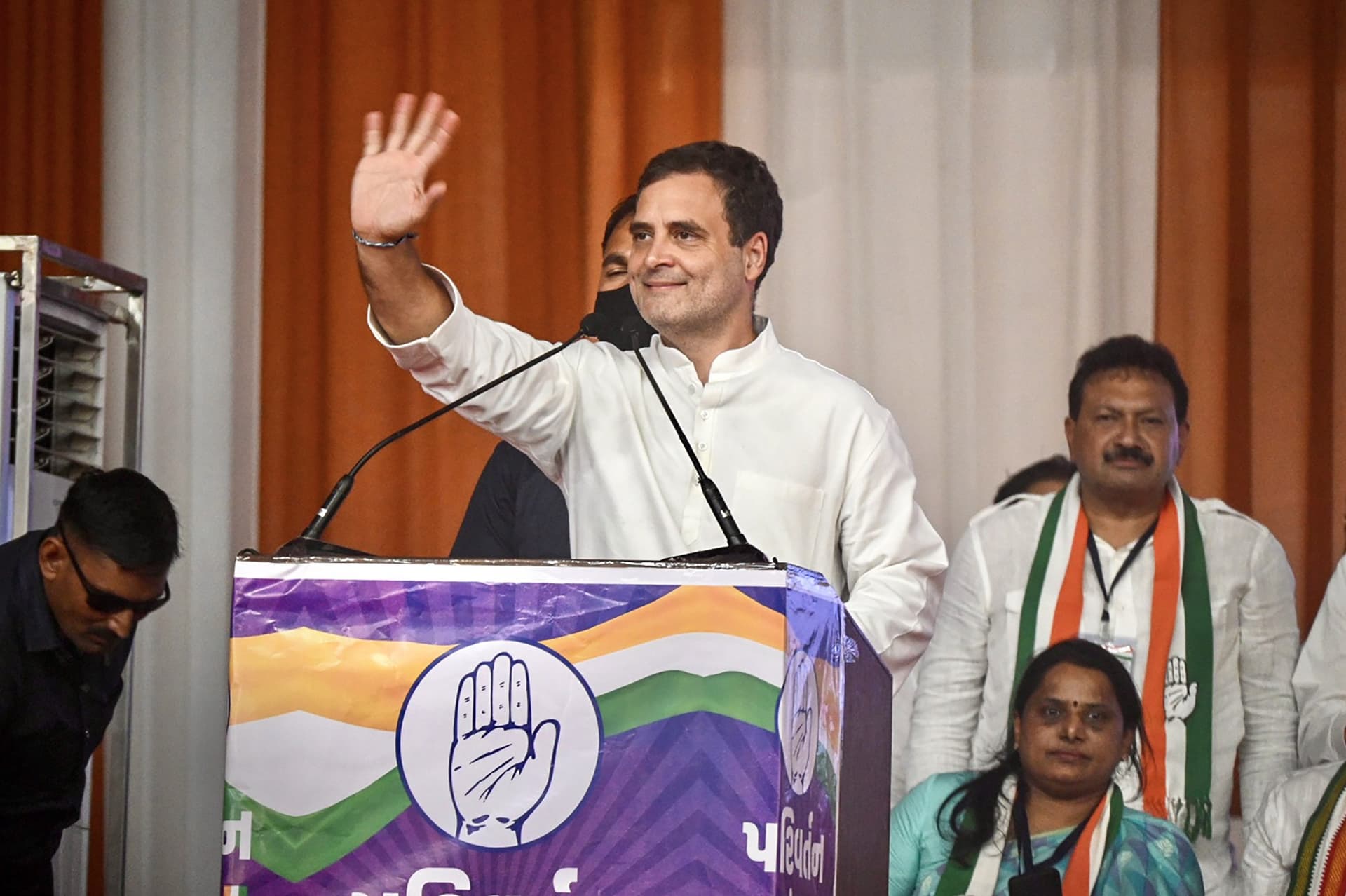 Gujarat Election 2022: मुफ्त बिजली,10 लाख नौकरियां, 500 रुपये में रसोई गैस, कांग्रेस का गुजरात से वादा