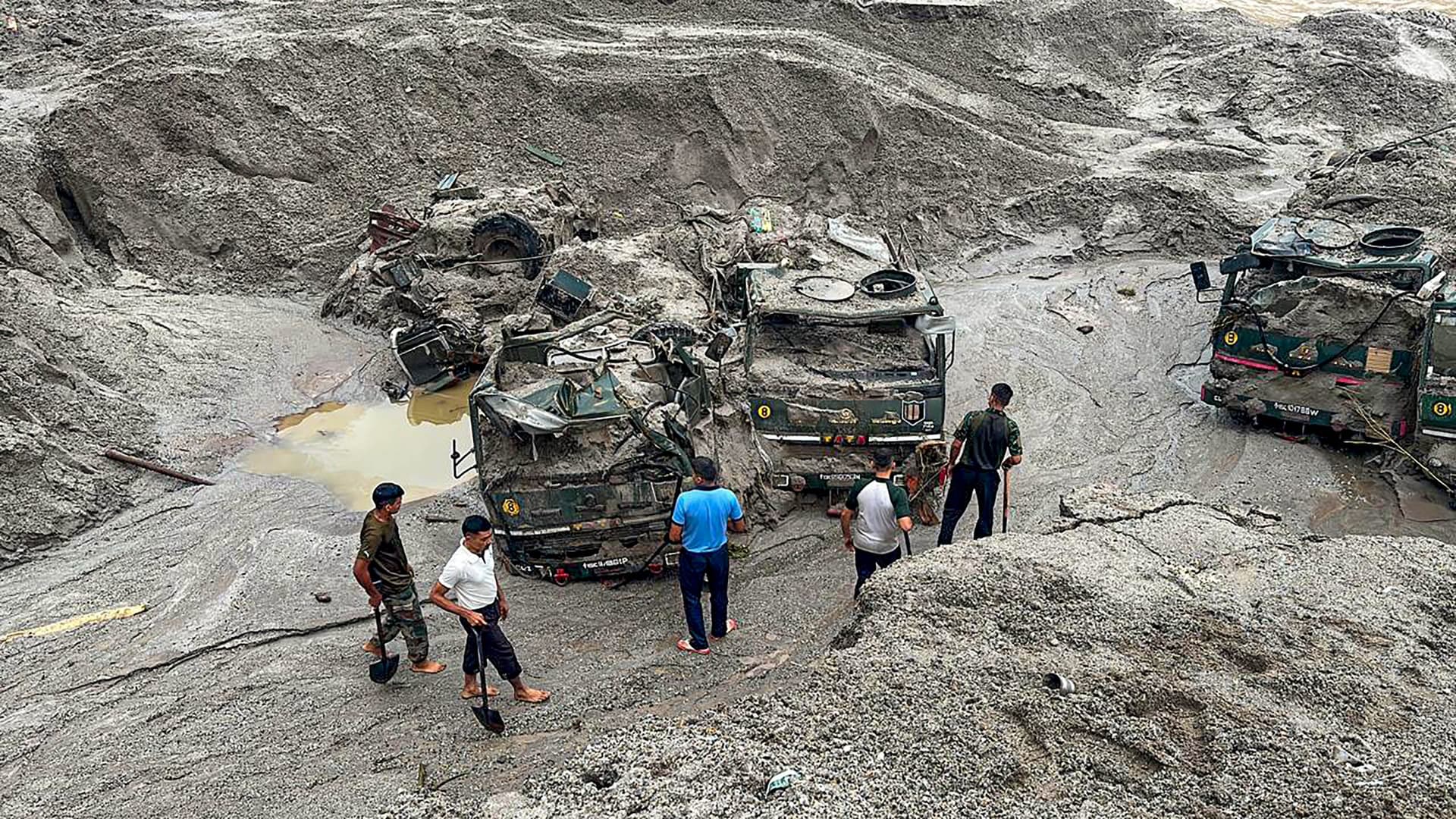 Sikkim floods: मृतकों की संख्या बढ़कर हुई 26, सबसे ज्यादा तबाही चुंगथांग शहर में, देखें तस्वीर