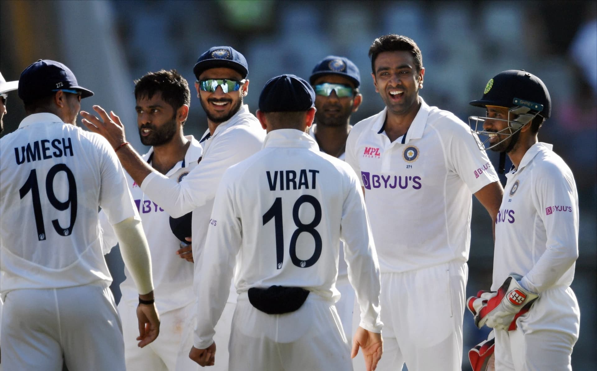 IND vs NZ 2nd Test: तीसरे ही दिन टीम इंडिया ने मैच पर बनायी पकड़, विराट लक्ष्य के आगे आधी कीवी टीम ढेर