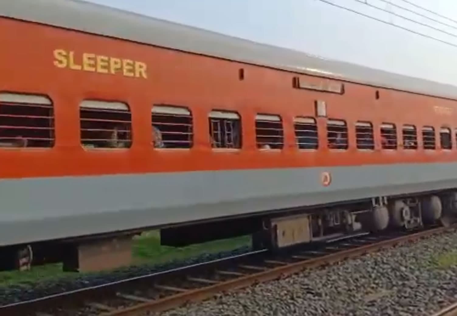 Train News: मैट्रिक परीक्षा को लेकर ट्रेनों में बढ़ायी गयी सुरक्षा, इस रुट पर पुलिस की रहेगी पैनी नजर…