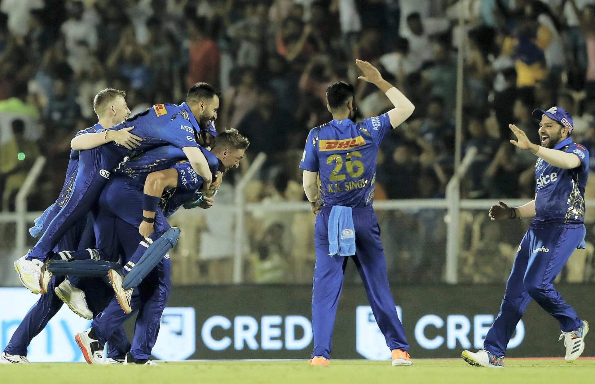 GT vs MI IPL 2022: मुंबई इंडियंस ने गुजरात टाइटंस को पांच रन से हराया, फॉर्म में लौटे कप्तान रोहित शर्मा