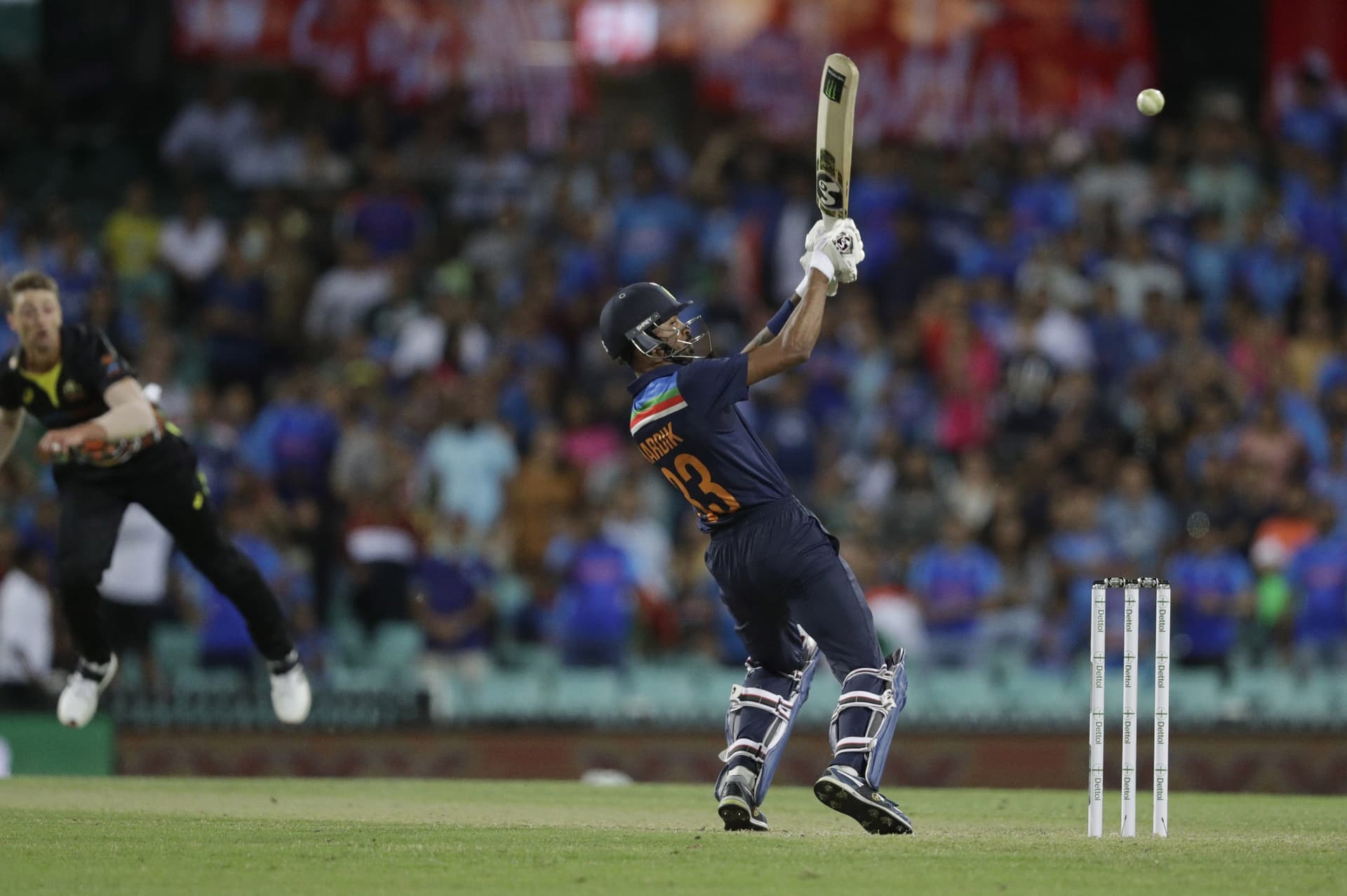 India Vs Australia 2nd T20: पांड्या की तूफानी पारी, छक्का लगाकर धौनी स्टाइल में दिलायी भारत को जीत