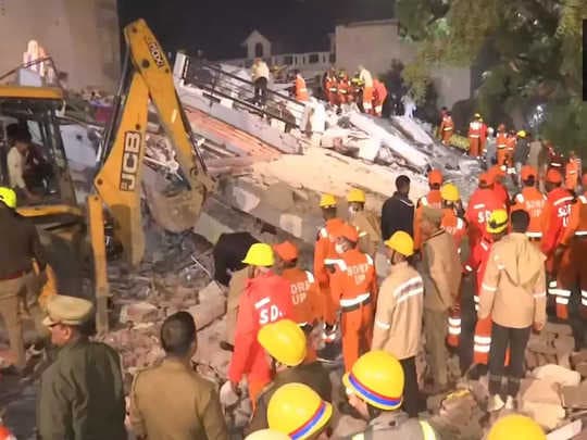 Lucknow Building Collapse: घटना की जांच के लिए तीन सदस्यीय समिति गठित, बुजुर्ग महिला की मौत