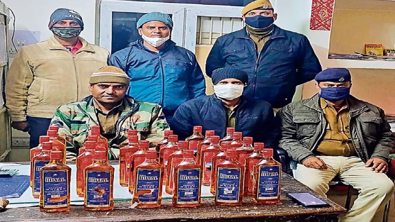 Bihar News: लालू यादव की अच्छी सेहत की कामना करने मथुरा पहुंचे तेज प्रताप, UP पुलिस ने दर्शन करने से रोका