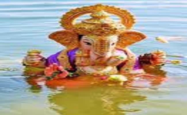 Ganesh Visarjan Vidhi: अनंत चतुर्दशी को किया जाता है गणेश प्रतिमा विसर्जन, जानें गणेश विसर्जन करने के लिए शुभ समय और विधि…