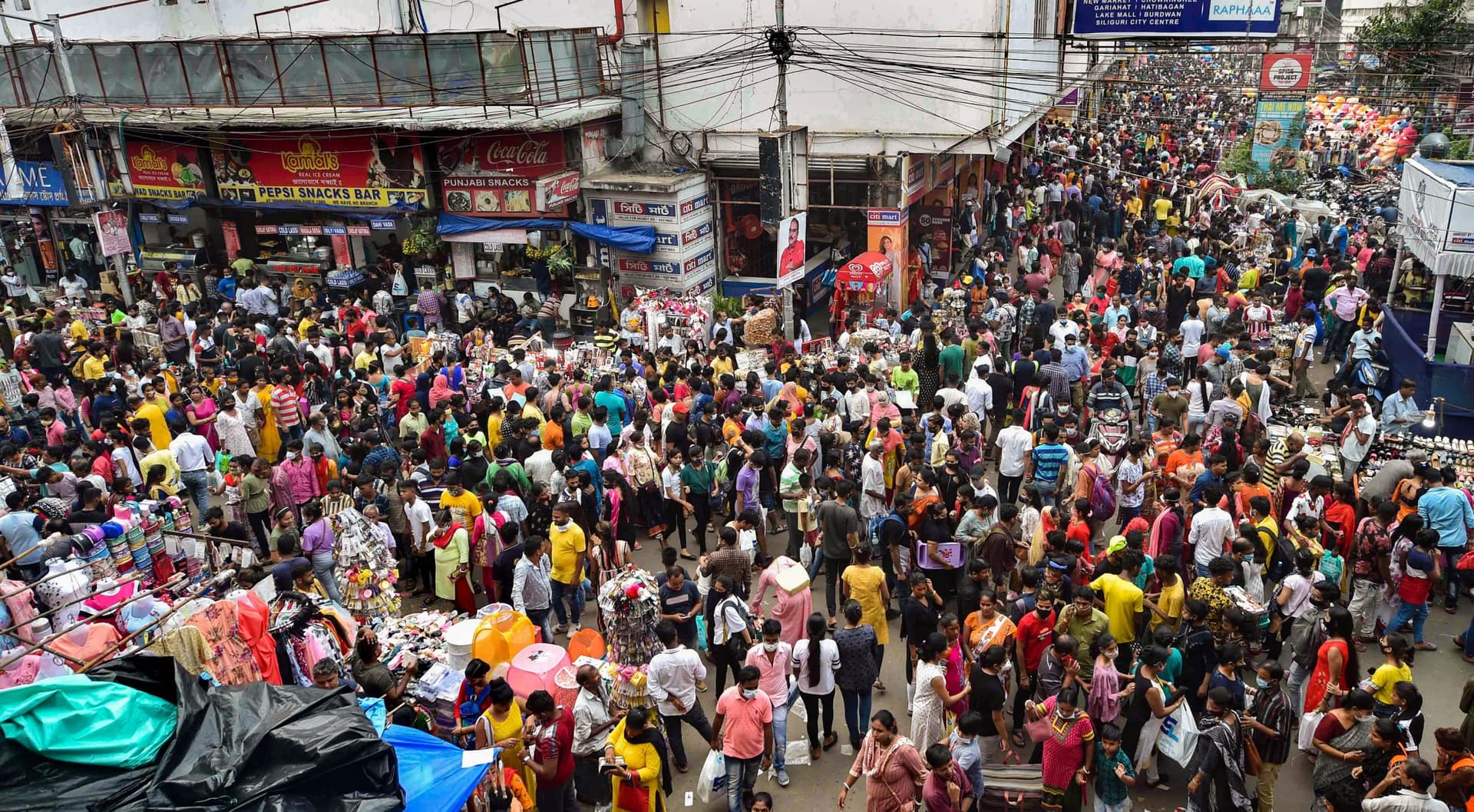 त्योहारी सीजन में कोरोना संक्रमण का खतरा बढ़ा, प्रोटोकाॅल की उड़ रही हैं धज्जियां,सर्वेक्षण में हुआ खुलासा
