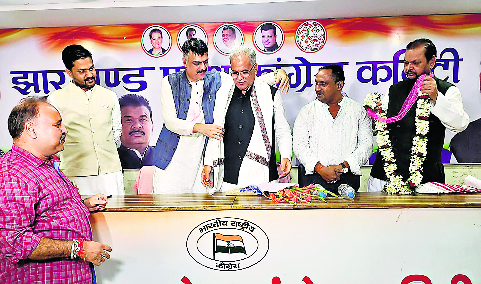 कांग्रेस भवन में छत्तीसगढ़ के सीएम का स्वागत, कहा- महंगाई-बेरोजगारी पर केंद्र सरकार का नियंत्रण नहीं