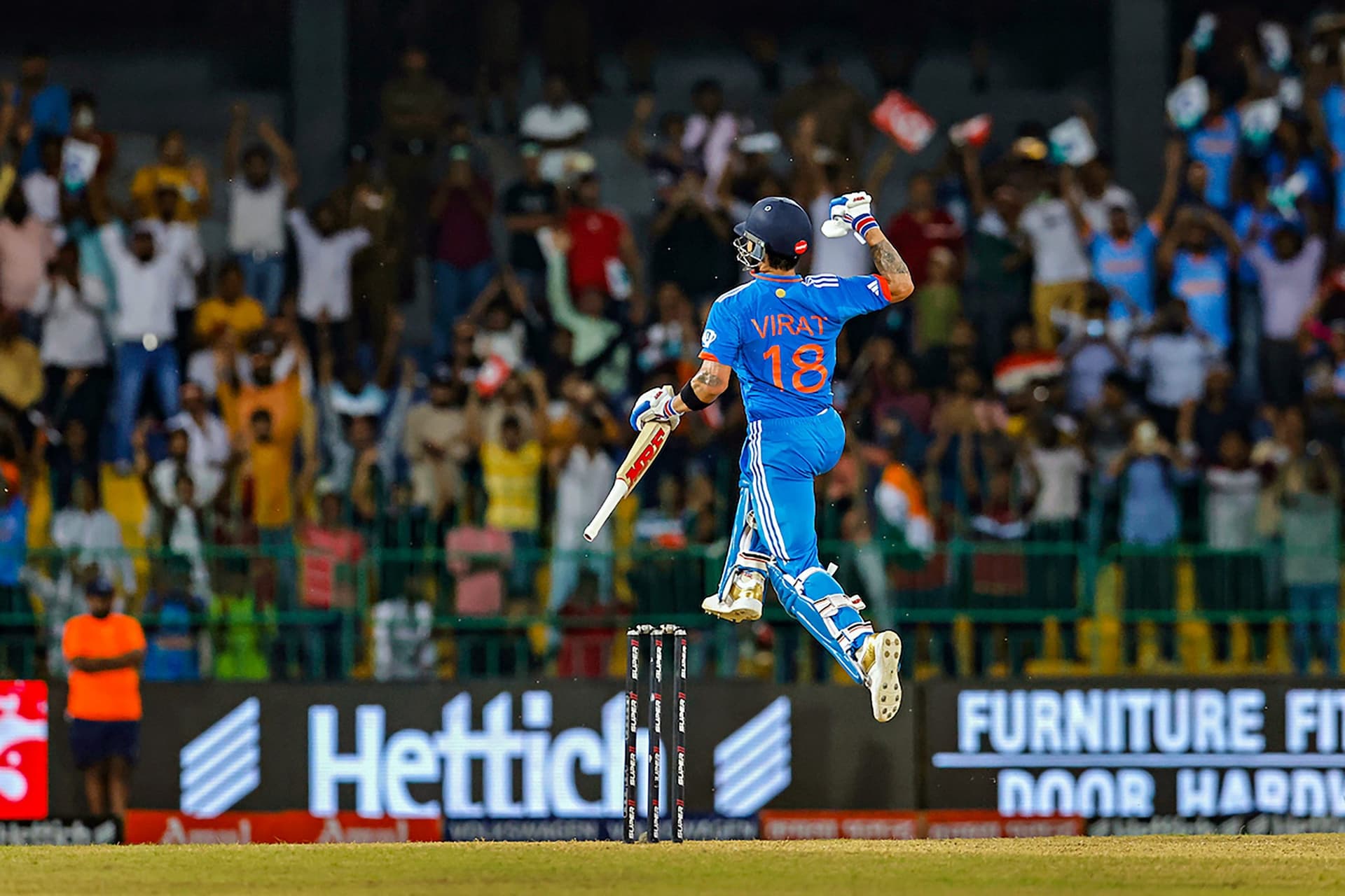 Virat Kohli Century: वनडे का ‘विराट’ बल्लेबाज, कोहली ने तोड़ा सचिन का रिकॉर्ड, जड़ा 50वां शतक