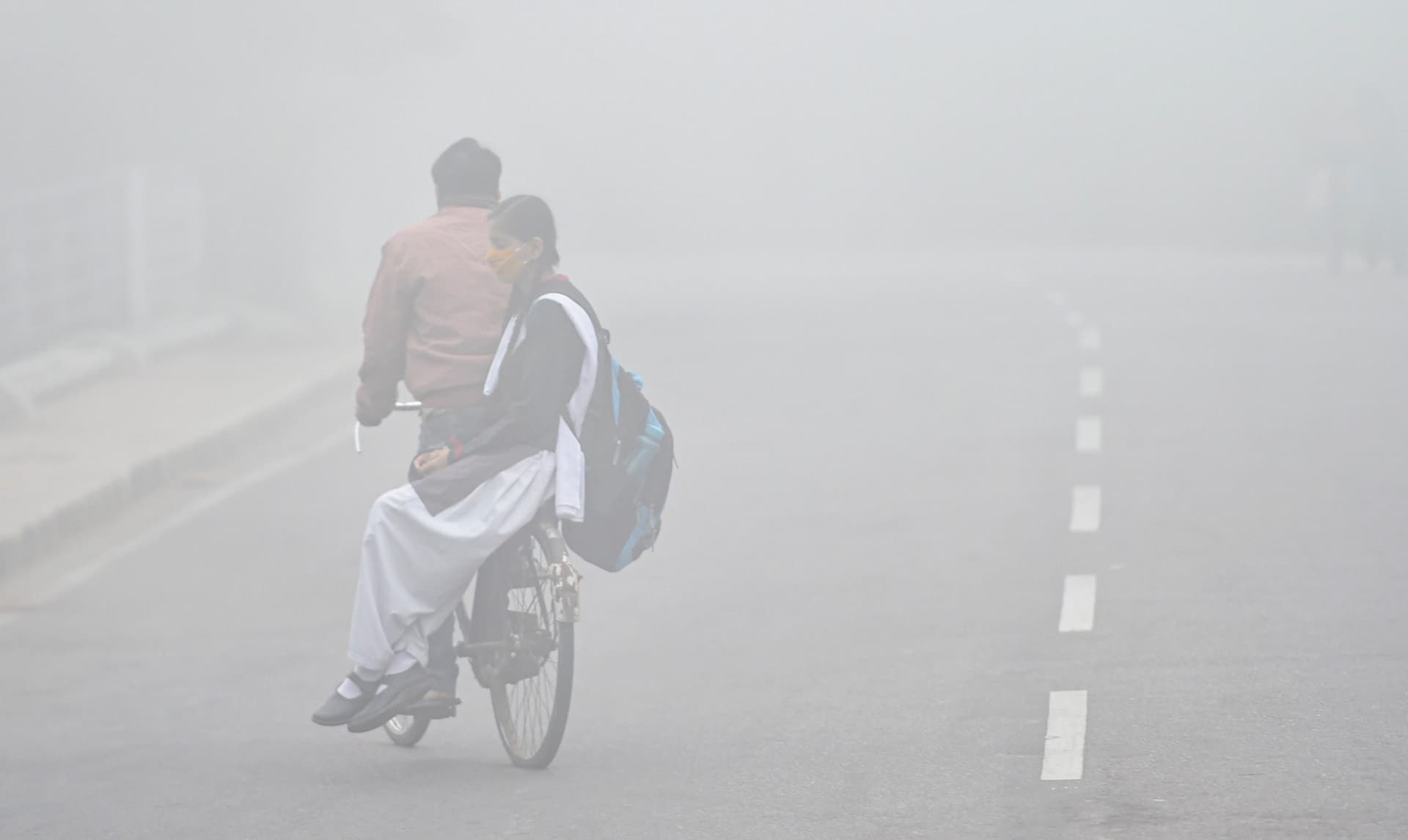 Weather Forecast: कश्मीर से लेकर राजस्थान तक सर्दी का सितम, पश्चिमी विक्षोभ से बिहार-झारखंड में बढ़ेगी ठंड