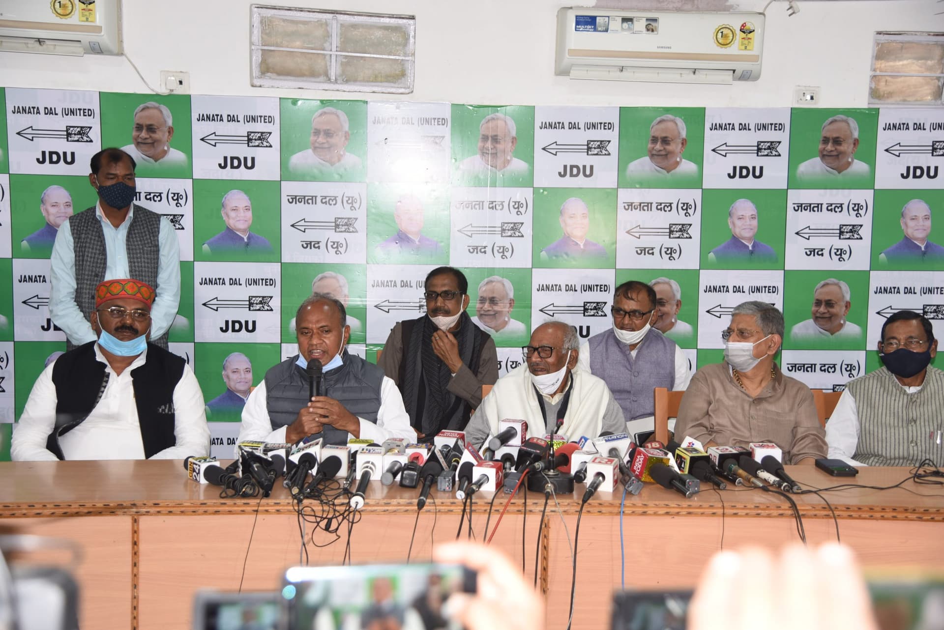 JDU में एक और बदलाव, सांसद दिलेश्वर कामत बने संसदीय बोर्ड के अध्यक्ष, कैबिनेट विस्तार पर आरसीपी सिंह का बड़ा बयान JDU में एक और बदलाव, सांसद दिलेश्वर कामत बने संसदीय बोर्ड के अध्यक्ष, कैबिनेट विस्तार पर आरसीपी सिंह का बड़ा बयान