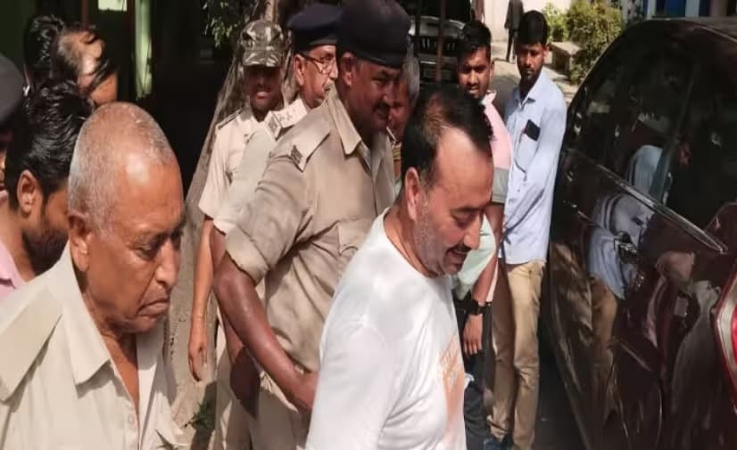 रईस खान का सिवान कोर्ट में सरेंडर, सिपाही वाल्मीकि यादव हत्याकांड में पुलिस को थी तलाश