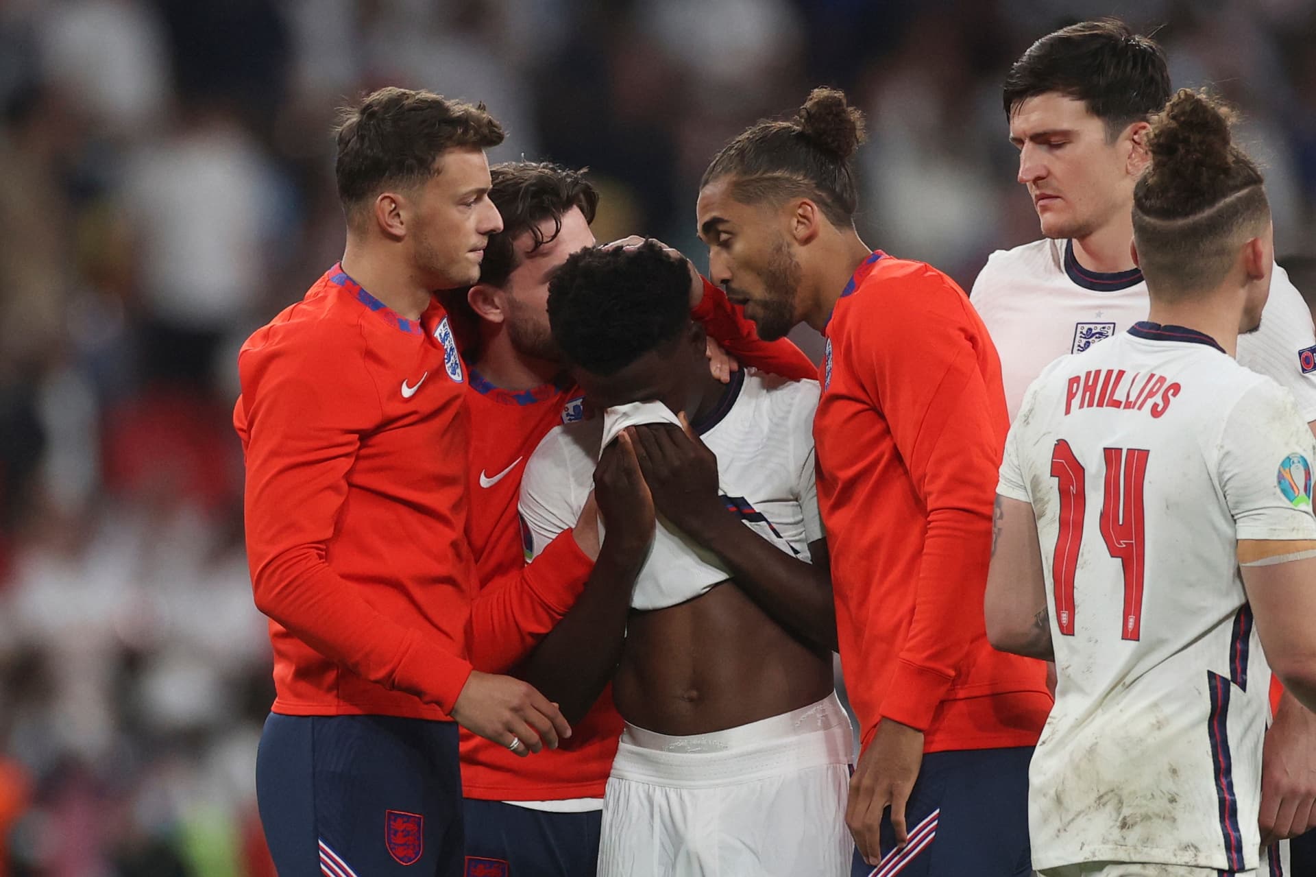 Euro Cup : इटली से हार के बाद इंग्लैंड टीम में बवाल, अश्वेत खिलाड़ियों के साथ नस्लीय दुर्व्यवहार, जांच शुरू