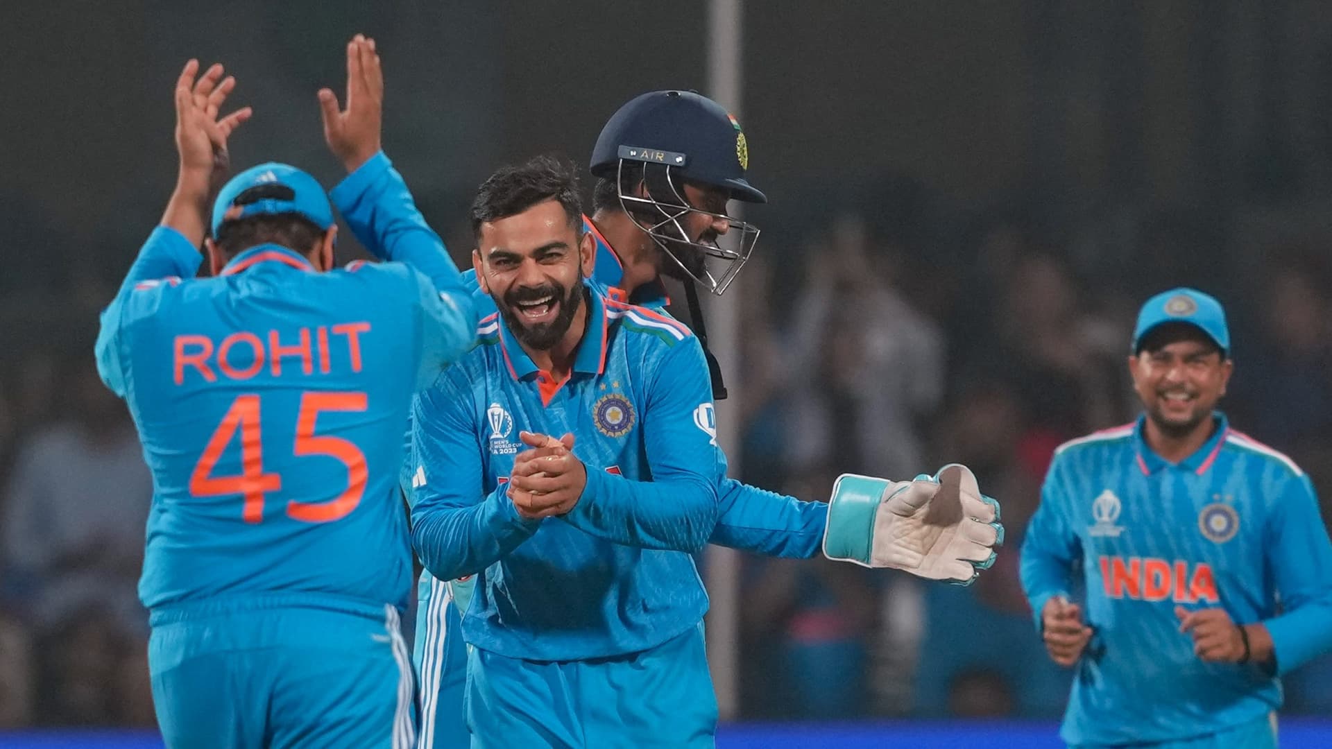 Watch: विराट कोहली ने 9 साल बाद वनडे में झटका विकेट, देखें पत्नी अनुष्का शर्मा का रिएक्शन