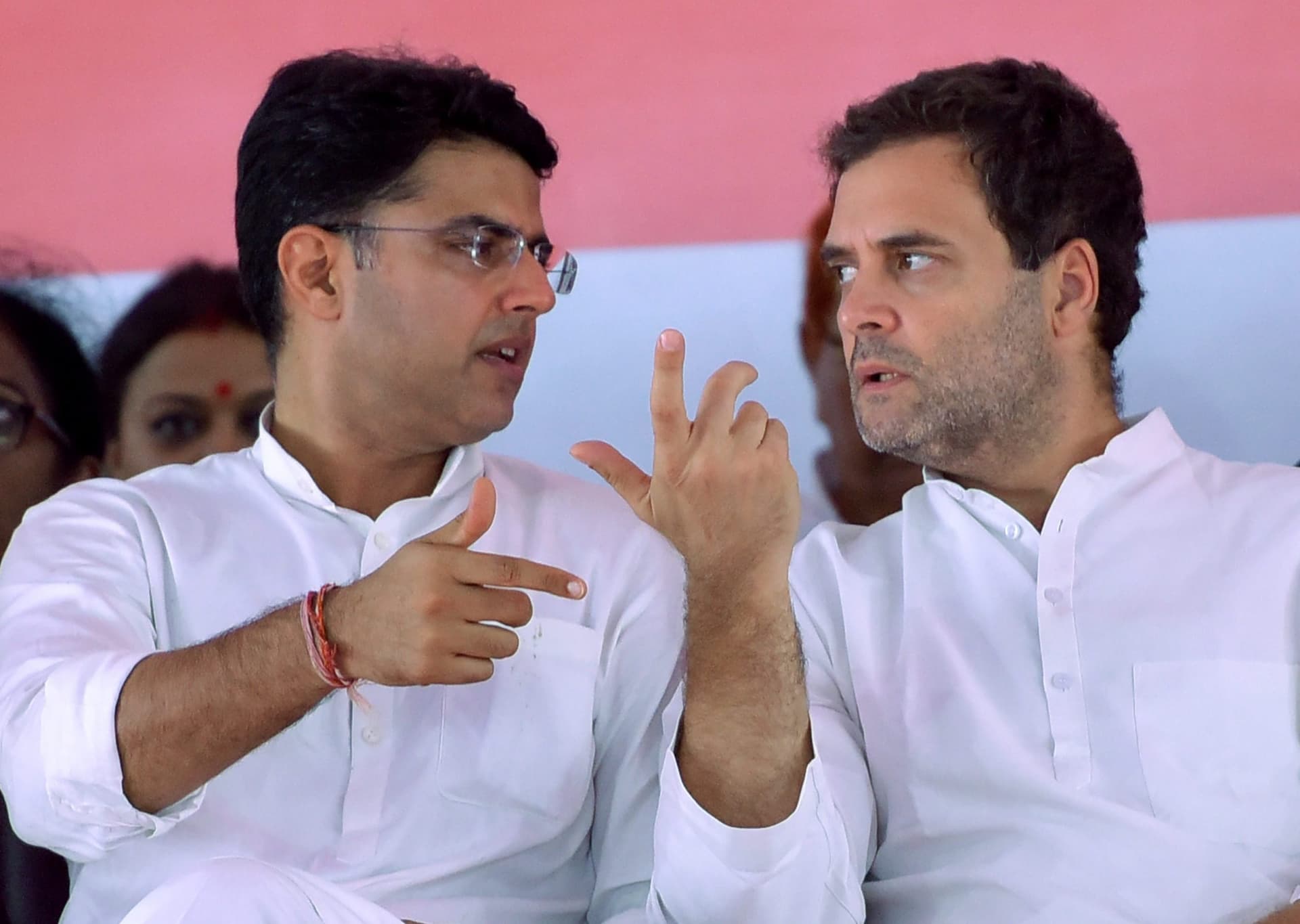 सचिन पायलट ने राहुल से की गहलोत की शिकायत, कहा – सीएम के खिलाफ हूं, कांग्रेस के नहीं