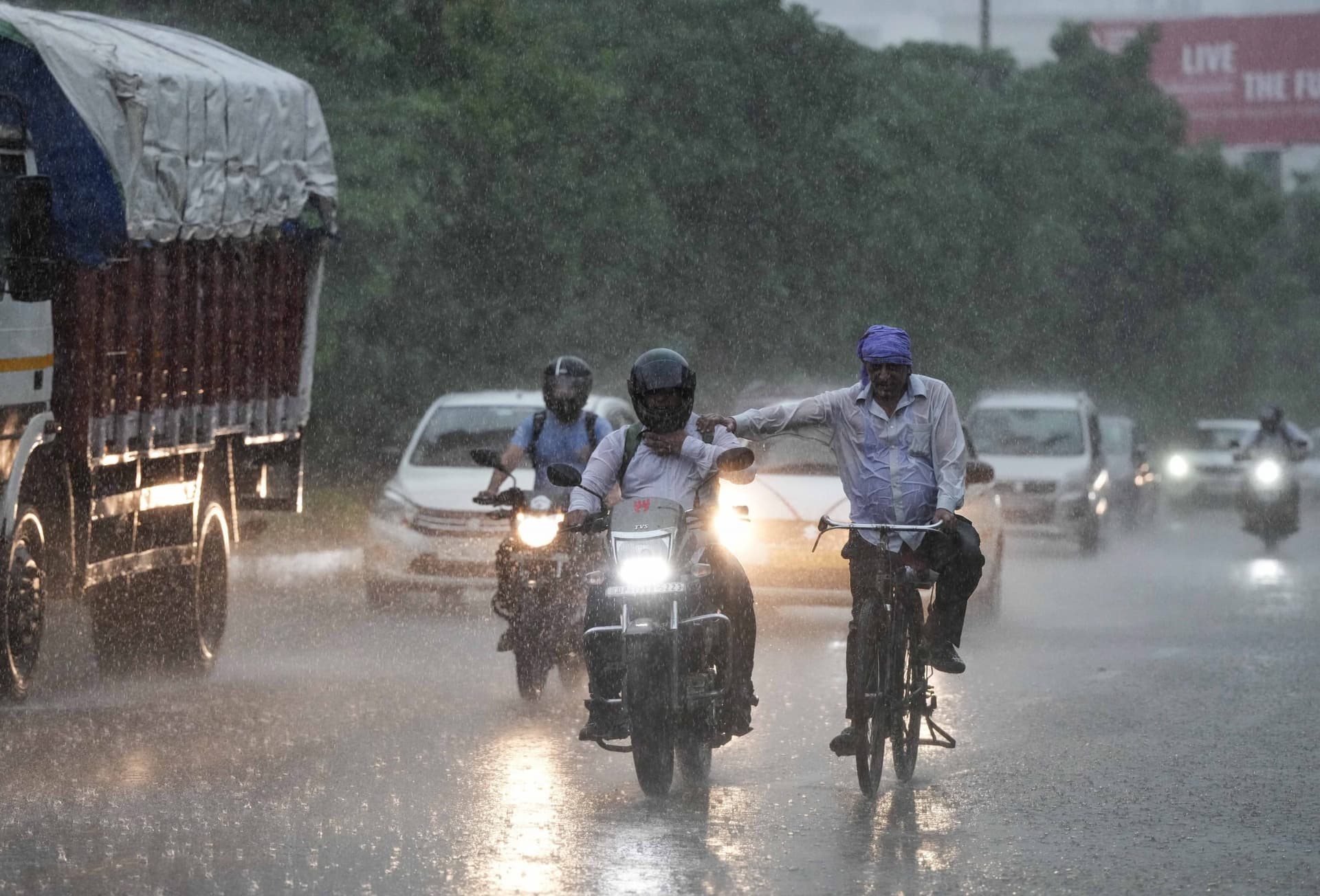Weather Forecast: इन राज्यों में होगी भारी बारिश, बिहार-यूपी सहित जानें अन्य राज्यों के मौसम का हाल