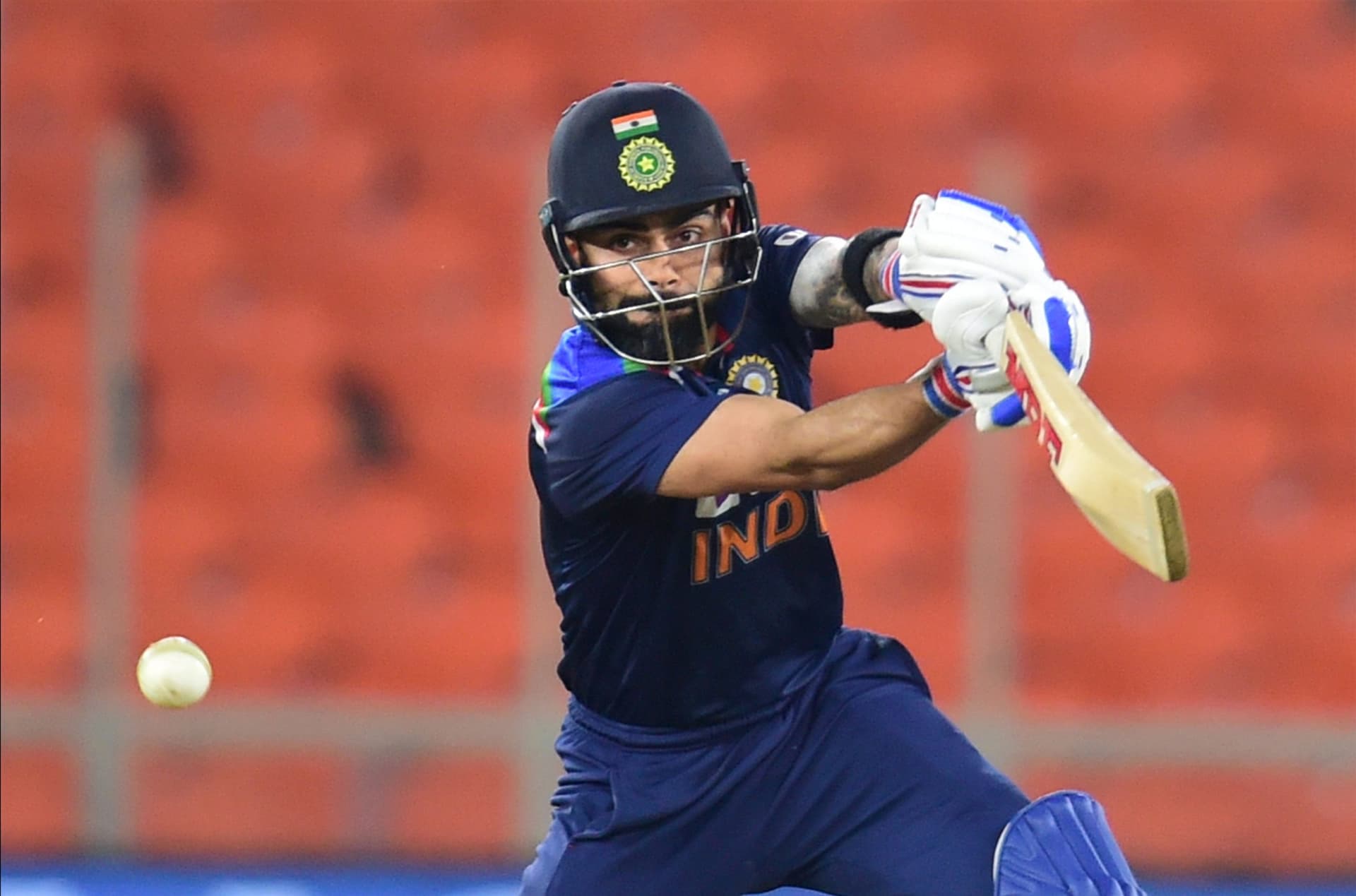 IND vs ENG 3rd T20I: कप्तान विराट कोहली का लगातार दूसरा अर्धशतक, तीसरे टी20 में बनाए नाबाद 77 रन