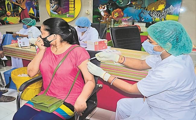 पटना जिले के सात नगर निकायों में 100 प्रतिशत को टीका, शहरी क्षेत्र में 95 प्रतिशत से ज्यादा वैक्सीनेशन