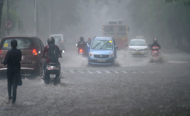 Bihar Weather: बिहार में मॉनसून सक्रिय, पटना समेत 17 जिलों में बारिश, ऊमस से लोगों को मिली राहत