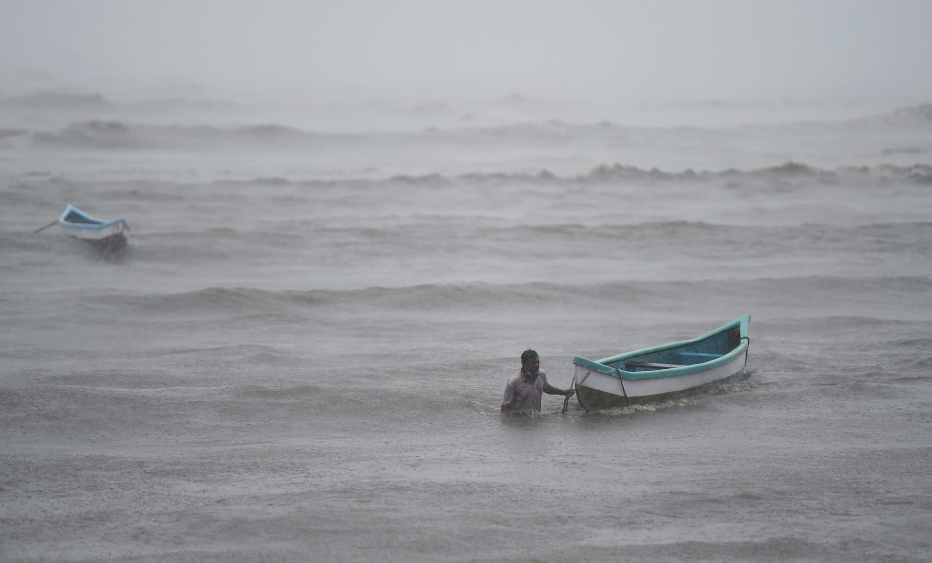 Cyclone Tauktae Destroyed : ‘ताऊ ते’ चक्रवात ने ली जहाज पर सवार 26 लोगों की जान, अरब सागर में फंस गए थे सभी
