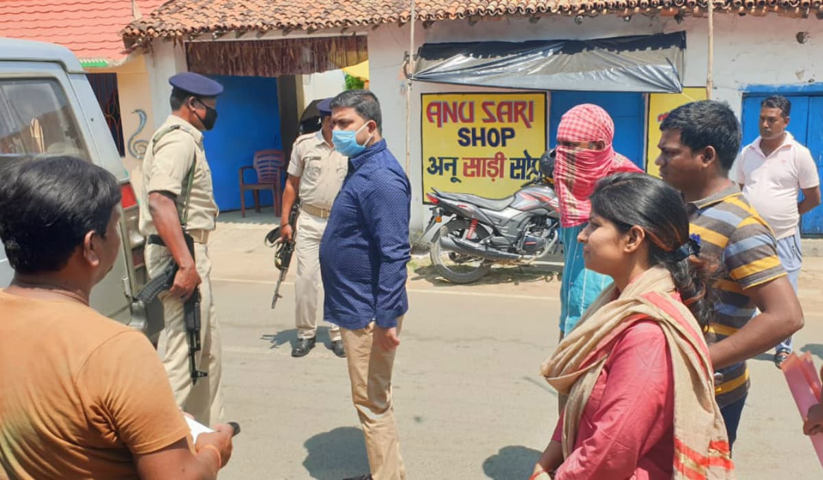 CoronaVirus Lock Down: निर्धारित मात्रा से कम राशन देने के मामले में पीडीएस डीलर गिरफ्तार, लाइसेंस सस्पेंड