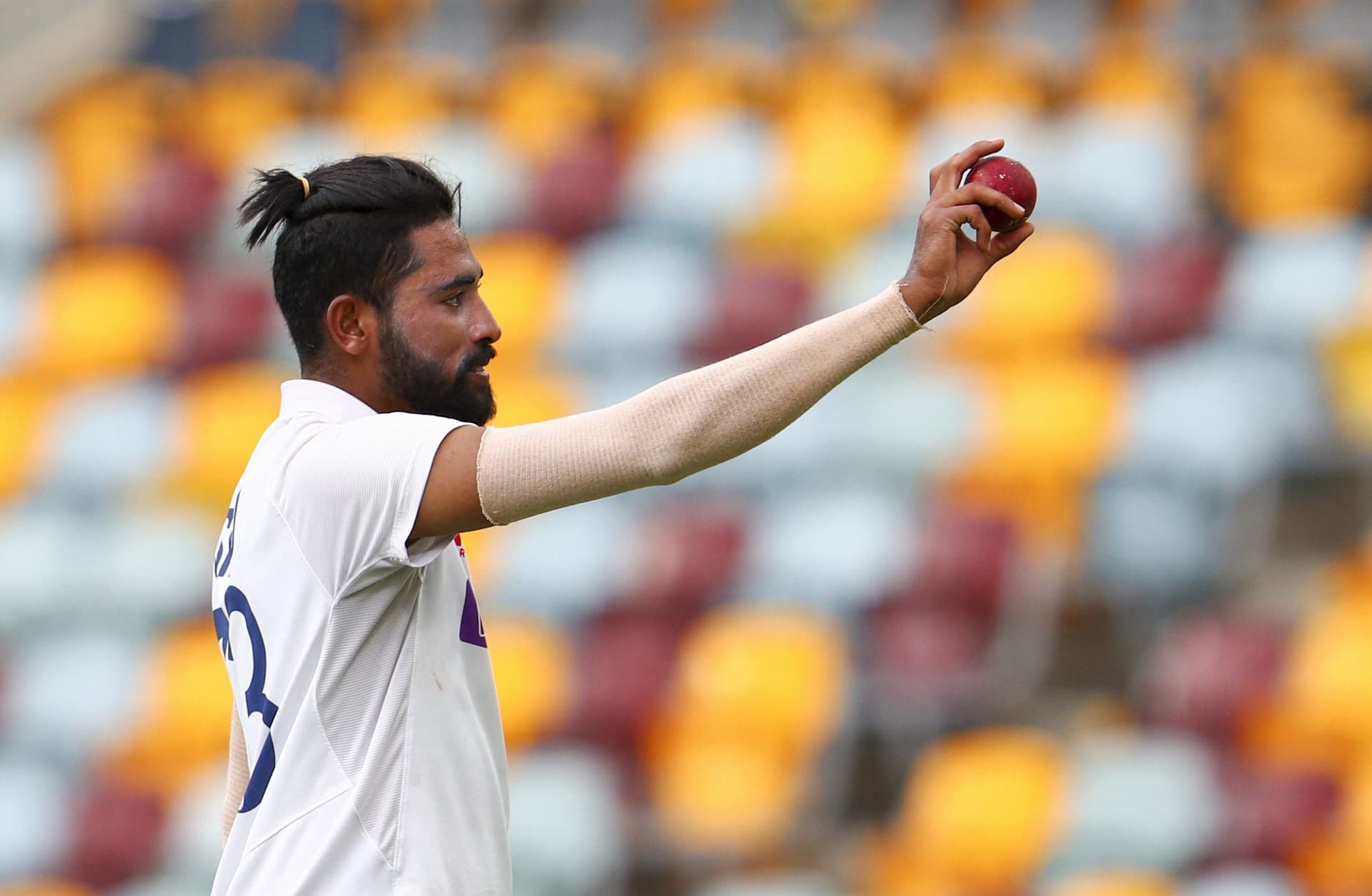 IND vs AUS: पिच पर पड़ चुकी है दरार, सिराज ने भारतीय बल्लेबाजों को किया सतर्क