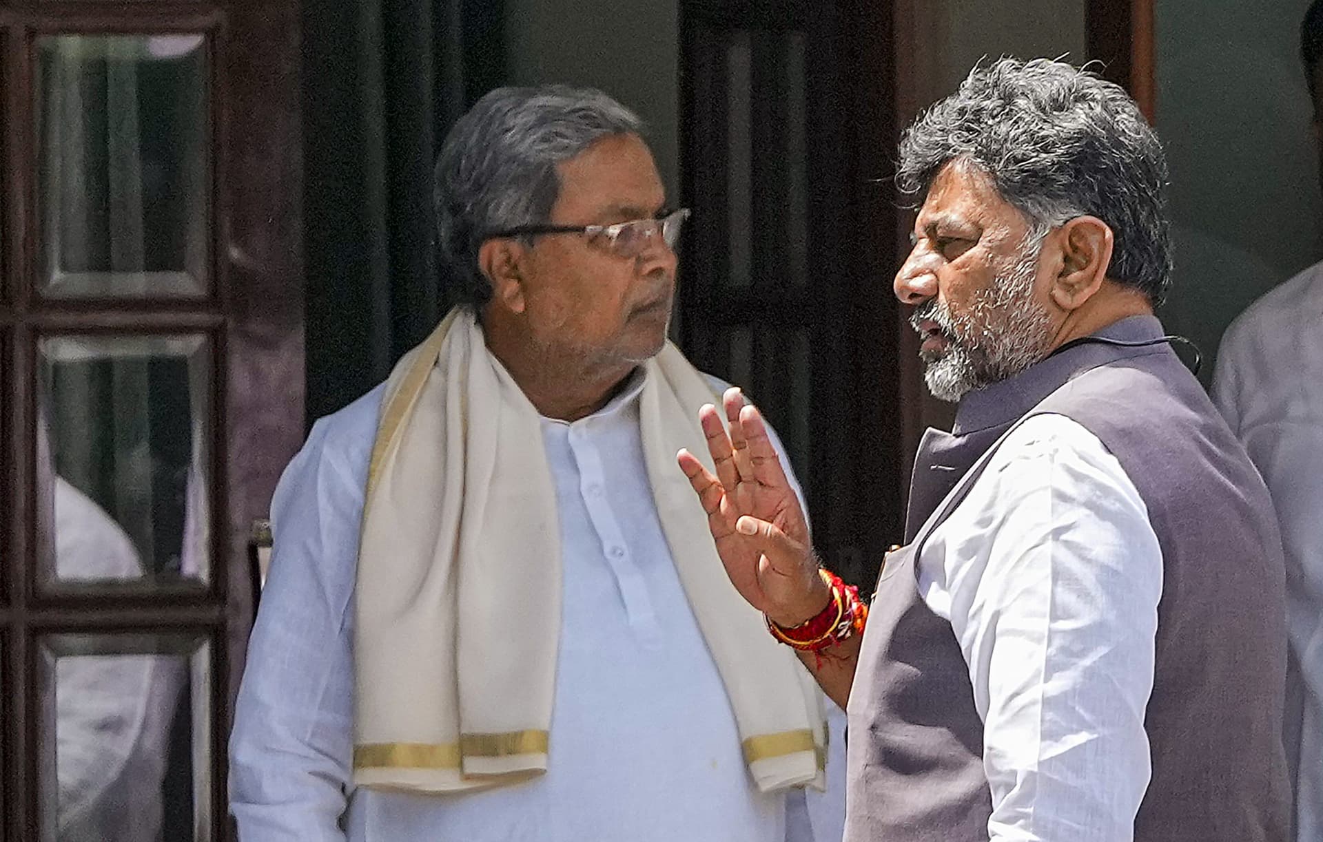 कर्नाटक सीएम के शपथ ग्रहण समारोह में किसे-किसे बुलाया गया ? कांग्रेस ने इन्हें नहीं दी तरजीह
