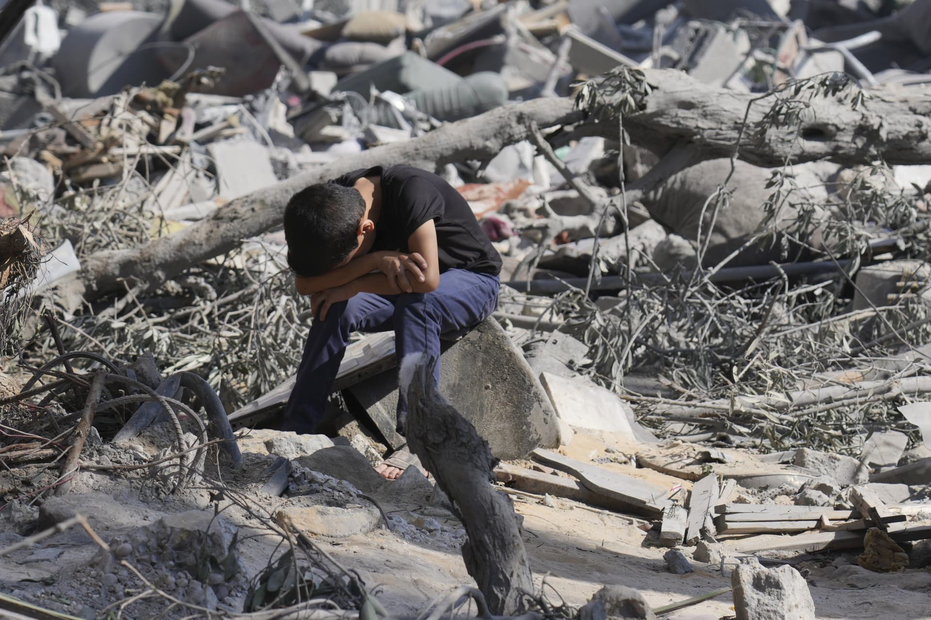 Israel Hamas War : अस्पताल में 500 लोगों की मौत का जिम्मेदार कौन ? देखें भयावह तस्वीरें