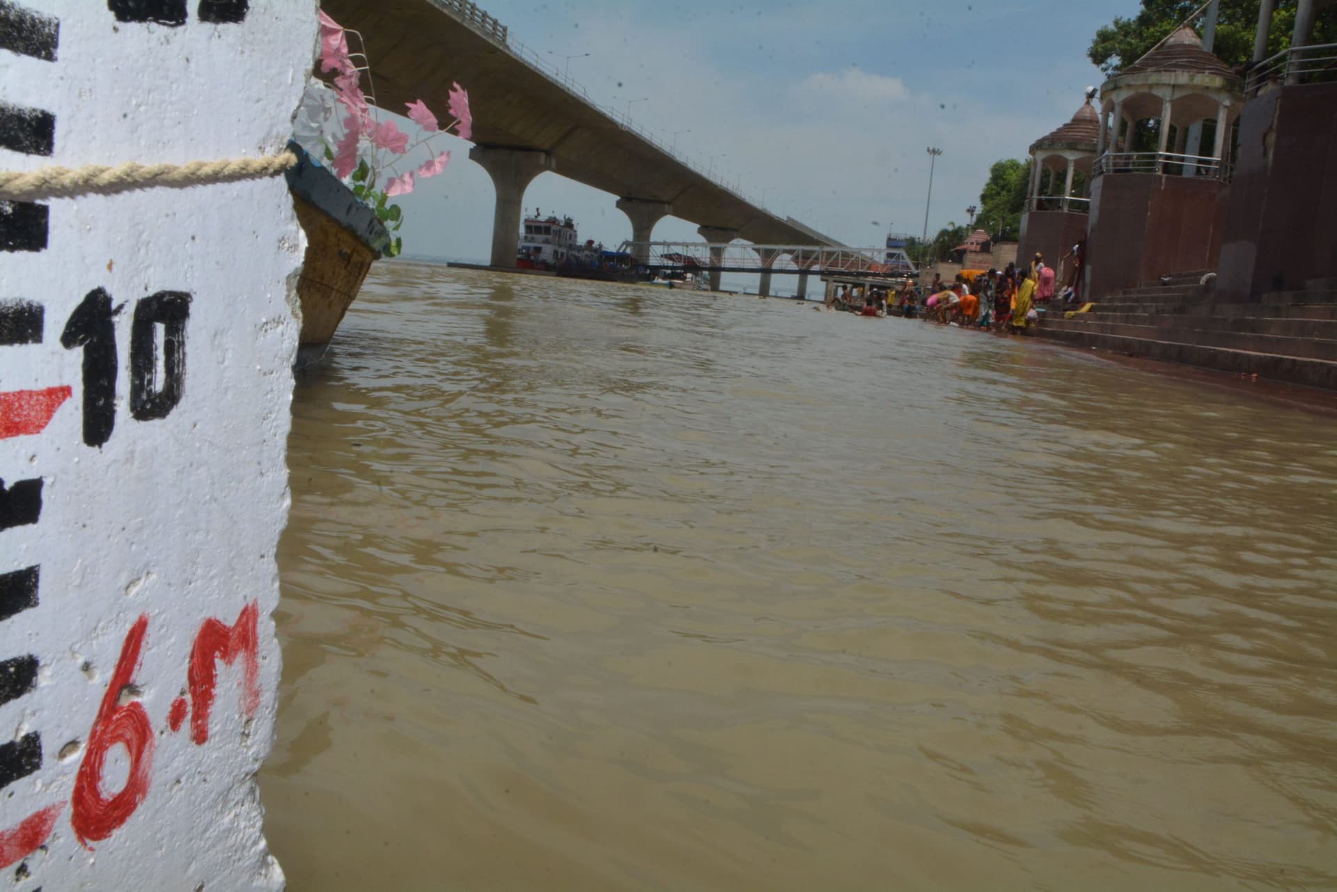 Bihar Flood: बिहार में बढ़ने लगा गंगा नदी का जलस्तर, तटीय इलाके में बसे लोग सहमे, जानें ताजा हालात Bihar Flood: बिहार में बढ़ने लगा गंगा नदी का जलस्तर, तटीय इलाके में बसे लोग सहमे, जानें ताजा हालात