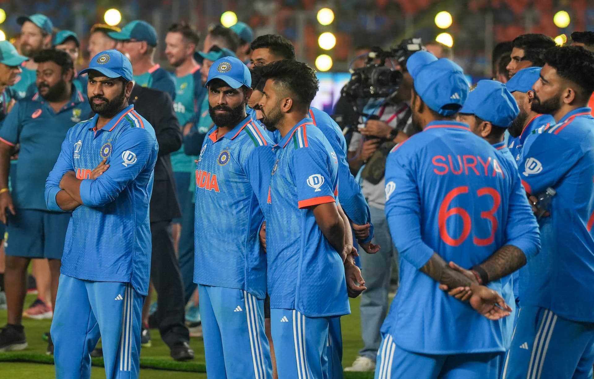 Watch: वर्ल्ड कप में हार के बाद कप्तान रोहित शर्मा और मोहम्मद सिराज की आंखों में आंसू, देख नहीं पाएंगे वीडियो