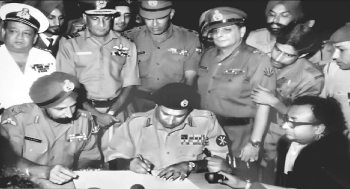 Vijay Diwas 2021: 1971 युद्ध के 50 वर्ष पूरे, 13 दिन भी युद्ध नहीं झेल पाया था पाकिस्तान, डाल दिए थे हथियार
