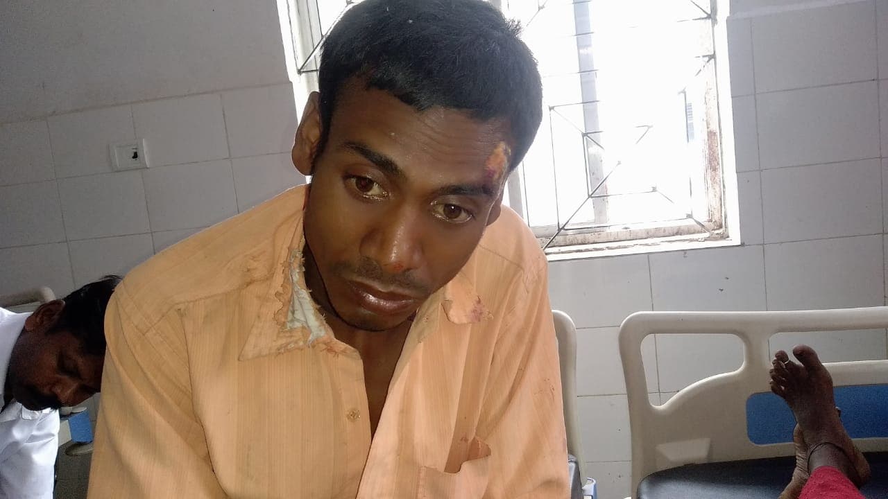 एनएच 33 में सड़क दुर्घटना दो की मौत, विधायक ने घायलों को अपनी गाड़ी से अस्पताल भेजा