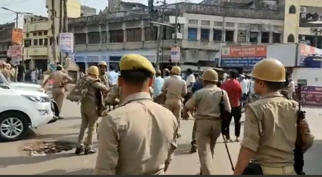 UP: जुमे की नमाज के बाद प्रयागराज में हंगामा, सहारनपुर में प्रदर्शन, नूपुर शर्मा की गिरफ्तारी की मांग