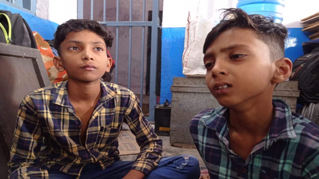Jharkhand news: कोडरमा स्टेशन में 2 बच्चों के सामने मां ने ट्रेन के आगे कूदकर दी जान, पति से हुआ था विवाद Jharkhand news: कोडरमा स्टेशन में 2 बच्चों के सामने मां ने ट्रेन के आगे कूदकर दी जान, पति से हुआ था विवाद