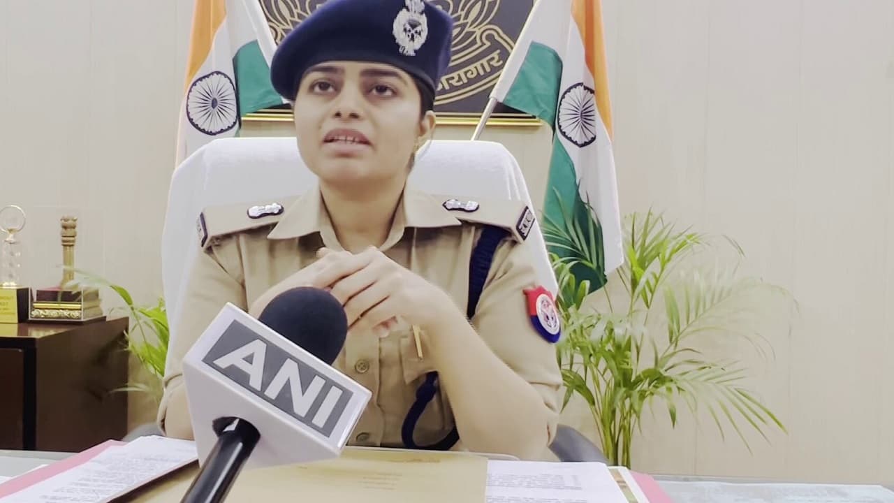 मैनपुरी जेल अधीक्षक कोमल मांगलानी का वीडियो हुआ वायरल, स्टाफ के साथ कर रही थी गलत, विभाग में मचा हड़कंप