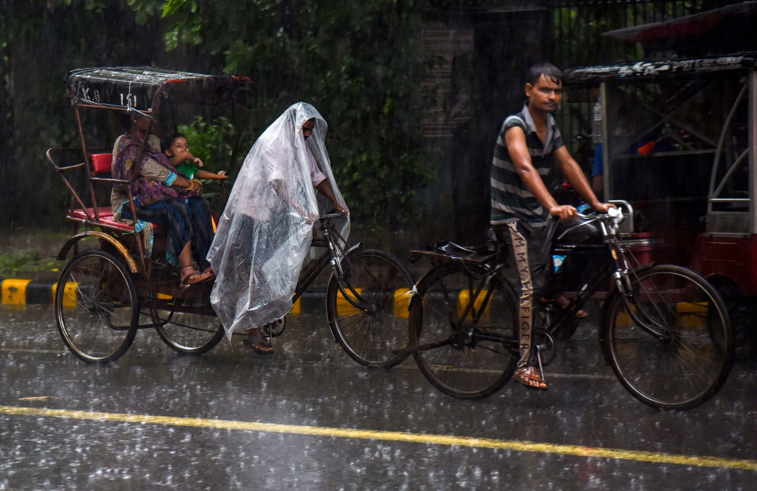 Bihar Weather: आज हल्की-फुल्की बारिश होने की संभावना, लेकिन अभी गर्मी से राहत नहीं