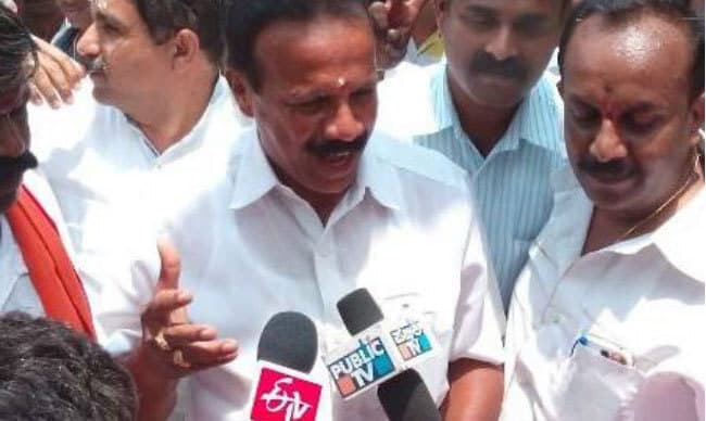 गोरखपुर रेल हादसा : रेल मंत्री ने प्रकट की संवेदना, पायलट और लोको पायलट सस्पेंड