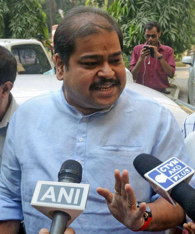 सारधा घोटाला: तृणमूल सांसद सृंजय बोस गिरफ्तार, सीबीआइ ने की सोमेन मित्रा व श्यामापद मुखर्जी से पूछताछ