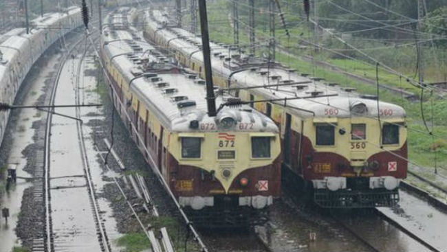 इस साल अक्तूबर में रेलवे ट्रैक पर 18,735 लोगों की गई जान
