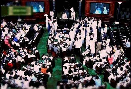 सी-सैट मुद्दे पर सरकार की घेराबंदी जारी