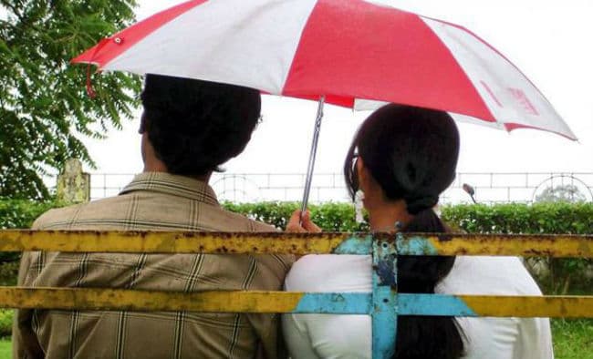प्रेमी जोडों को एक करता  है ”लव कमांडो”