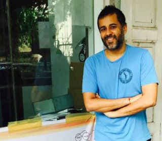 शिवसेना ने कसूरी की किताब को चर्चे में ला दिया : चेतन भगत