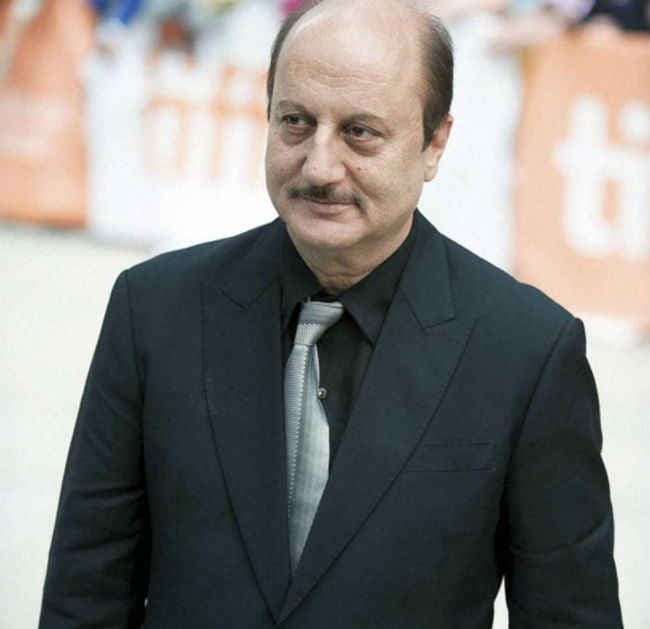 नसीरुद्दीन शाह के सोशल नेटवर्क अकाउंट हैं फर्जी : अनुपम खेर