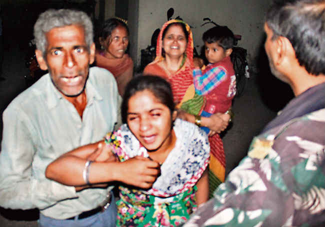 पत्रकार को घर में घुस कर मारी गोली, मौत