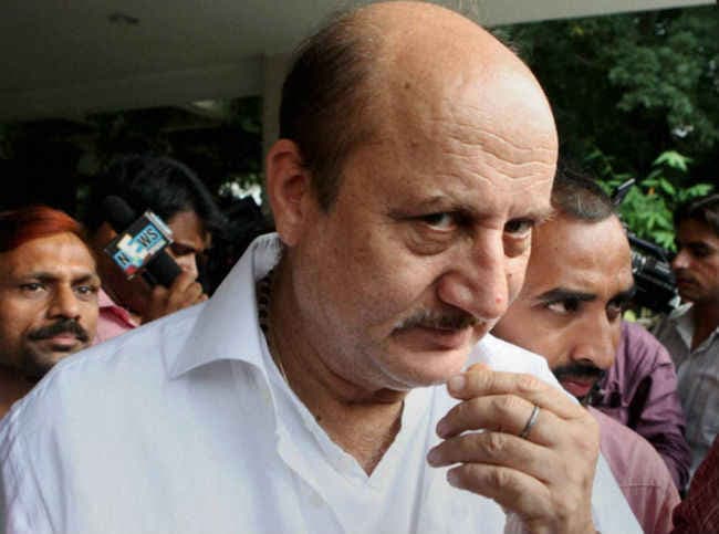 बोले अनुपम, ”अवार्ड वापसी गैंग” की मंशा पर सवाल